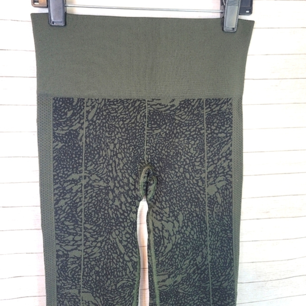 LULULEMON EBB TO STREET LEGGINGS, SZ 2 - Picture 5 of 9